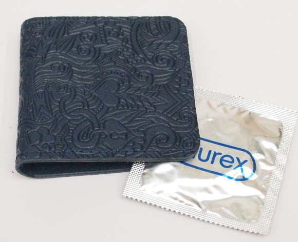 Футляр для презервативов "Crazy Love" кожа (3D) цвет синий